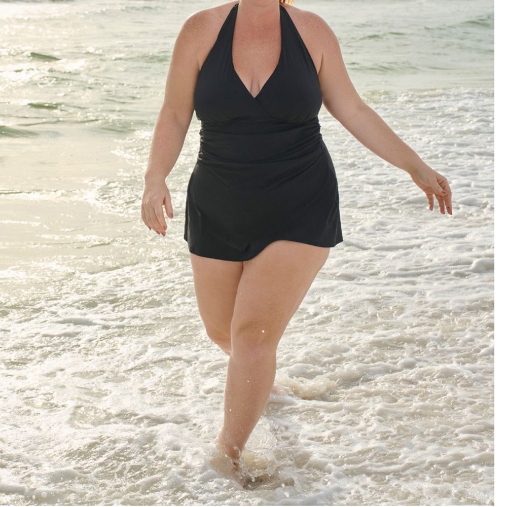 L.L. Bean Women's Shaping Swimwear, Clasp Halter Black Dress size 14 Reg